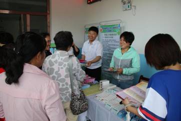 土右旗開展“關愛婦幼健康、確保母嬰平安”宣傳服務活動，提供健康咨詢服務